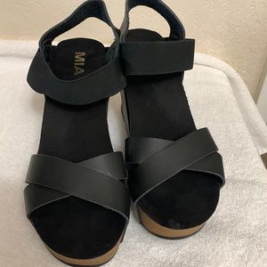 MIA leather platform wedge heel Sling-back sandals size 7.5 in good condition